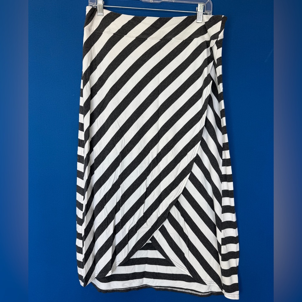 Athleta Dark Gray and White Diagonal Stripe Asymmetrical Skirt